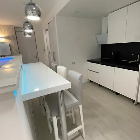 Lovely New By The Parliament Apartment Budapest